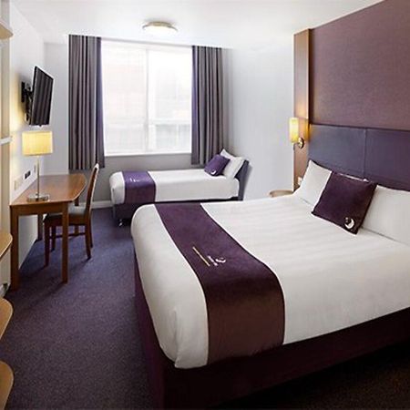 Premier Inn Gatwick Crawley Ngoại thất bức ảnh