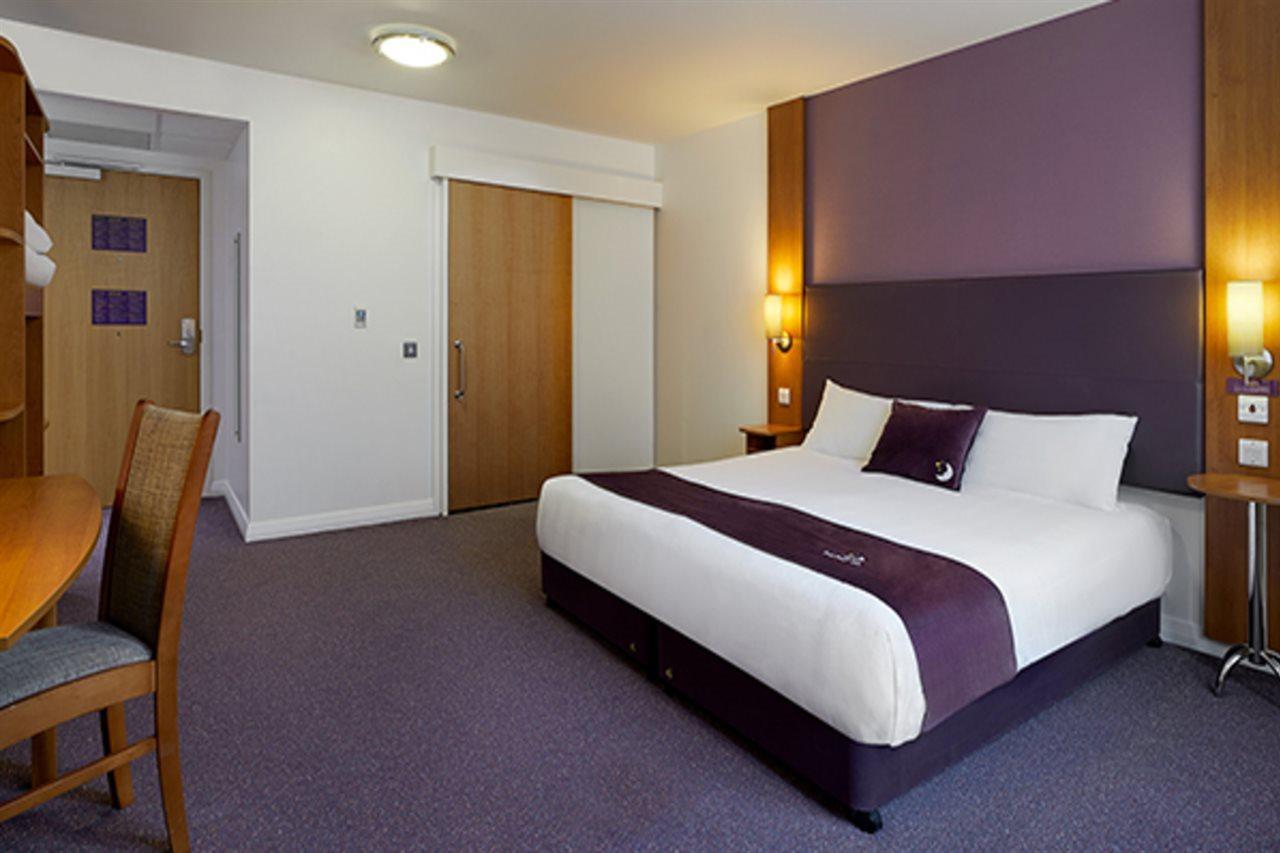 Premier Inn Gatwick Crawley Ngoại thất bức ảnh