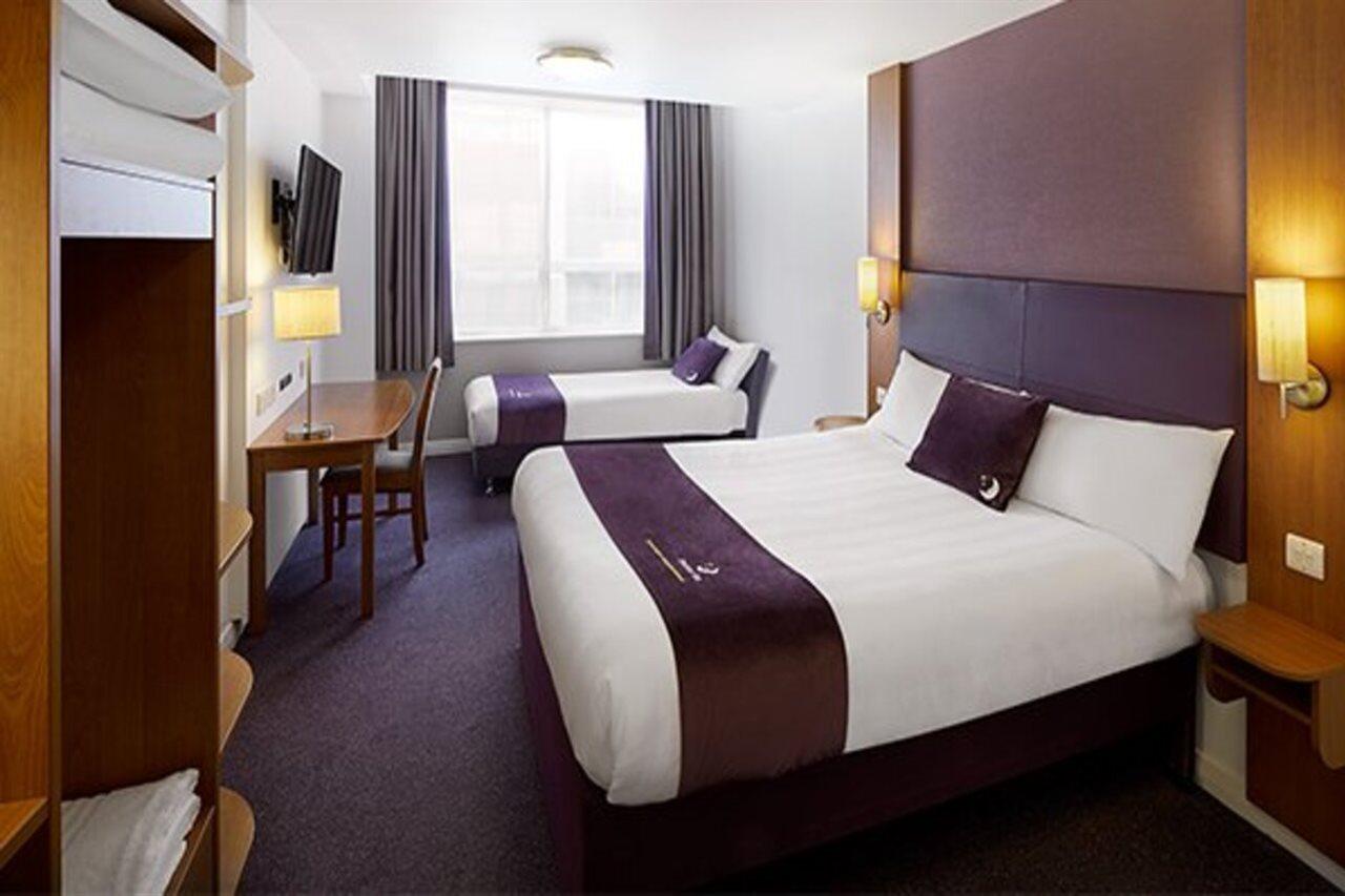 Premier Inn Gatwick Crawley Ngoại thất bức ảnh