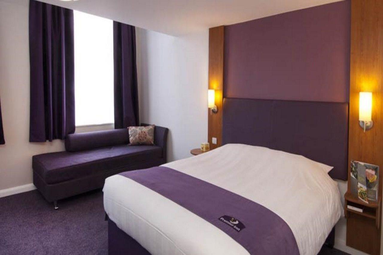 Premier Inn Gatwick Crawley Ngoại thất bức ảnh