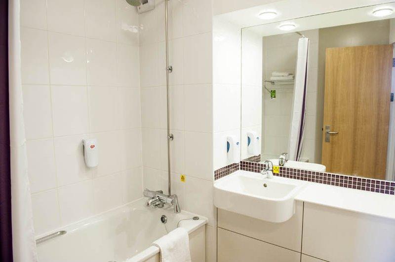 Premier Inn Gatwick Crawley Ngoại thất bức ảnh